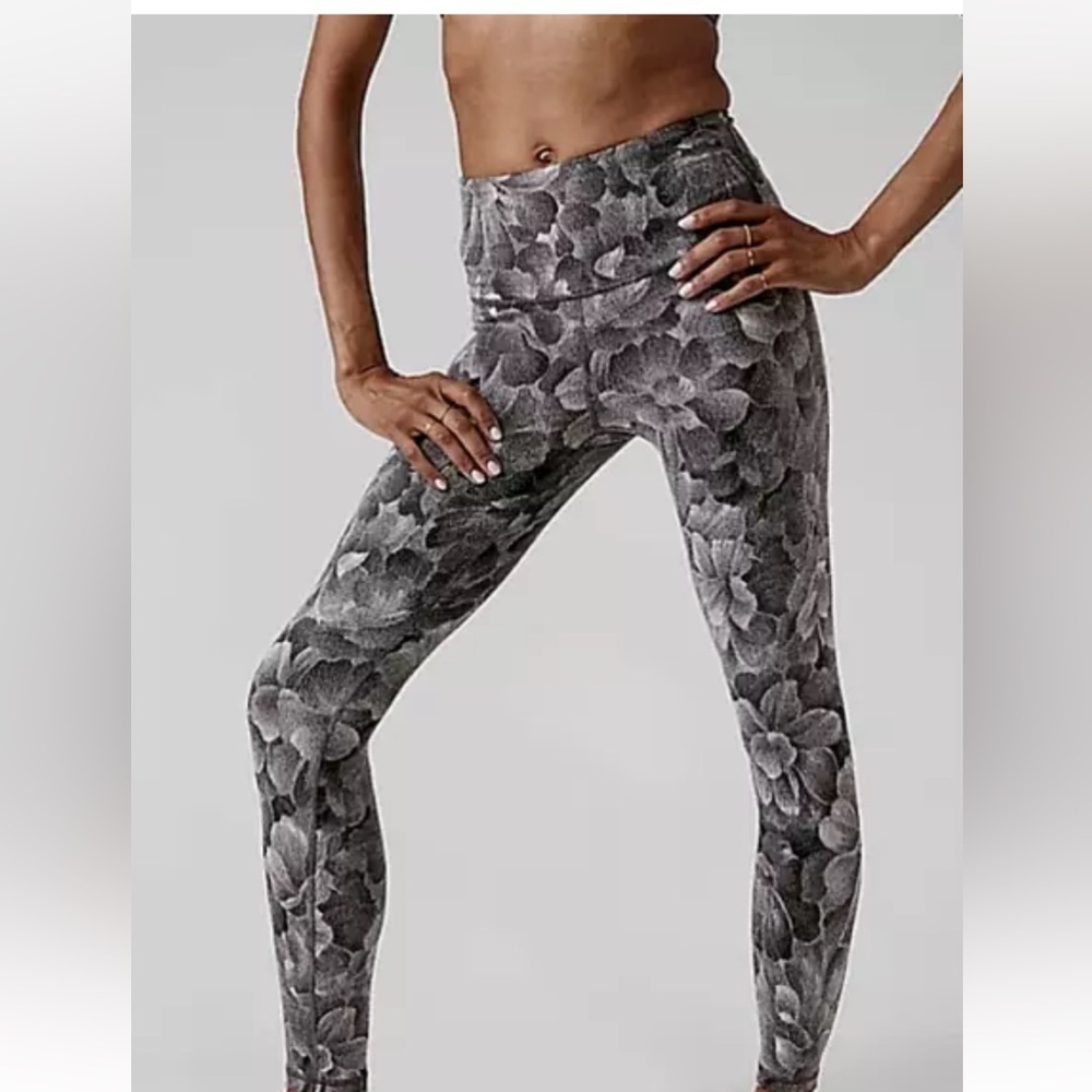NWOT Athleta Elation Textured Tight Chakra Floral Sea Salt size S